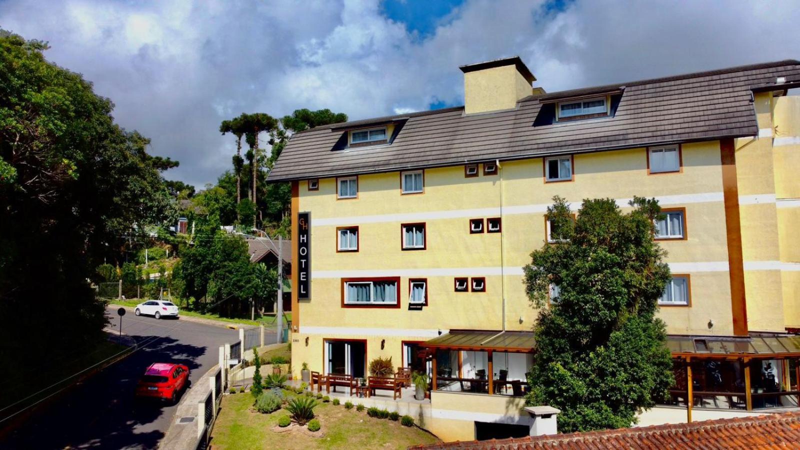 Hotel Golden Hills Canela Bagian luar foto