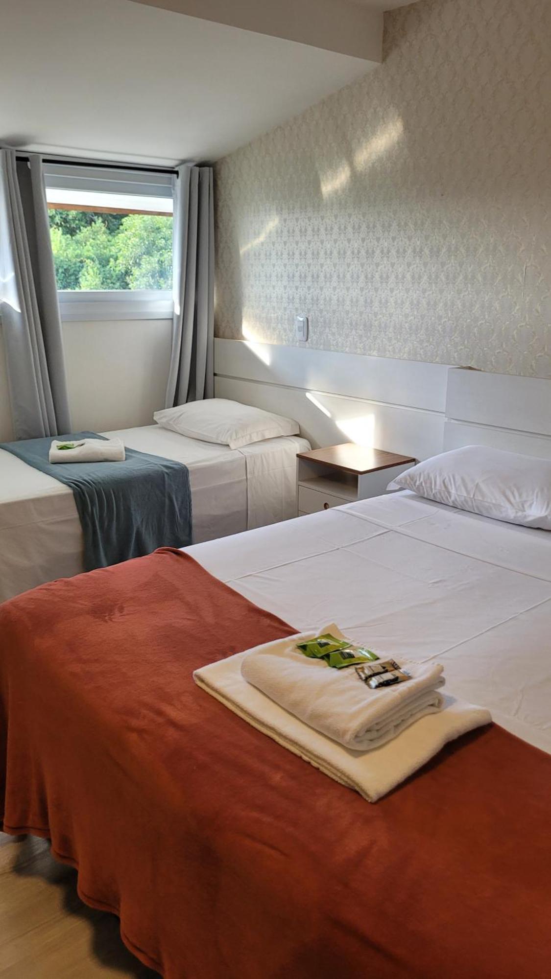 Hotel Golden Hills Canela Bagian luar foto