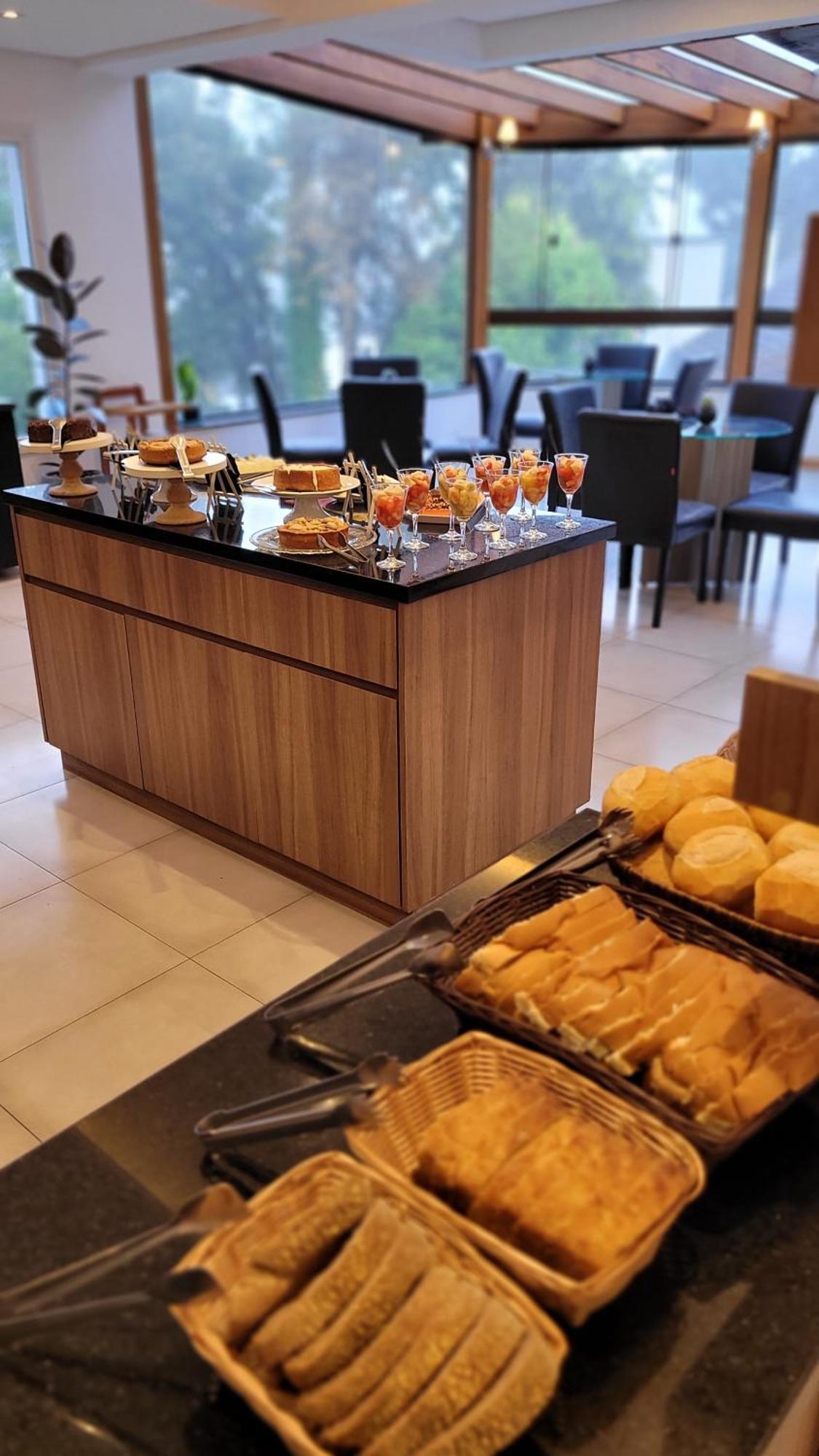 Hotel Golden Hills Canela Bagian luar foto