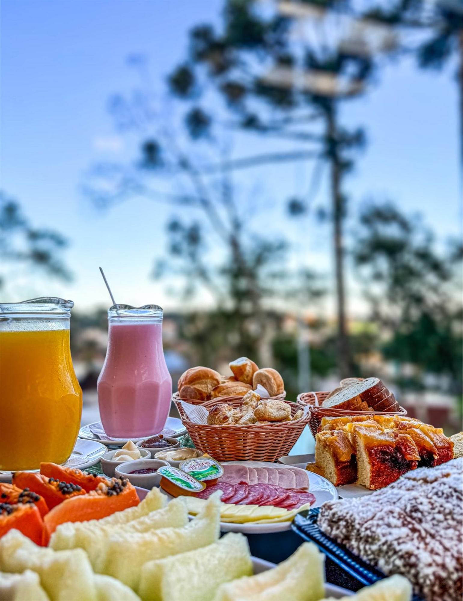 Hotel Golden Hills Canela Bagian luar foto