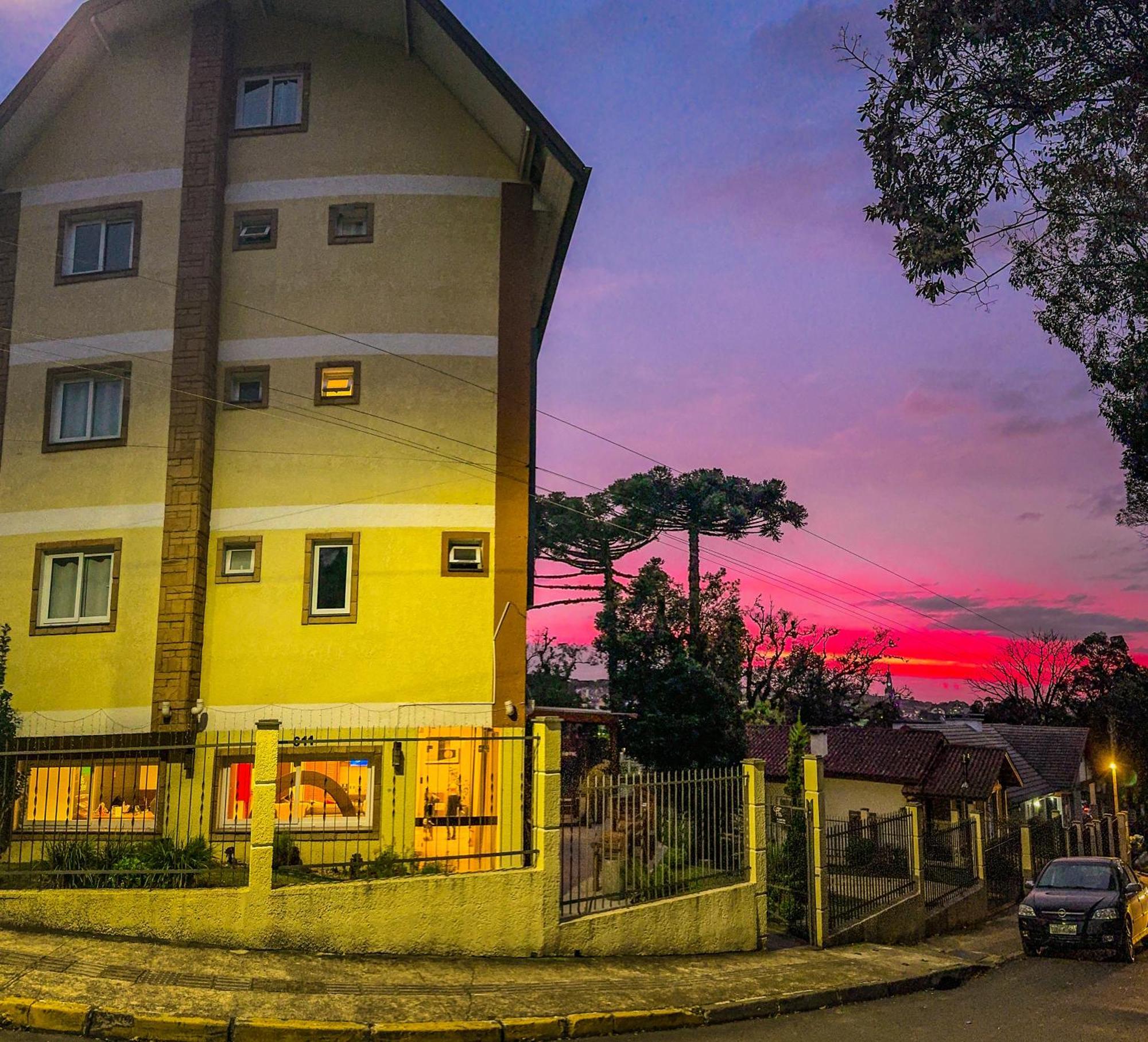 Hotel Golden Hills Canela Bagian luar foto