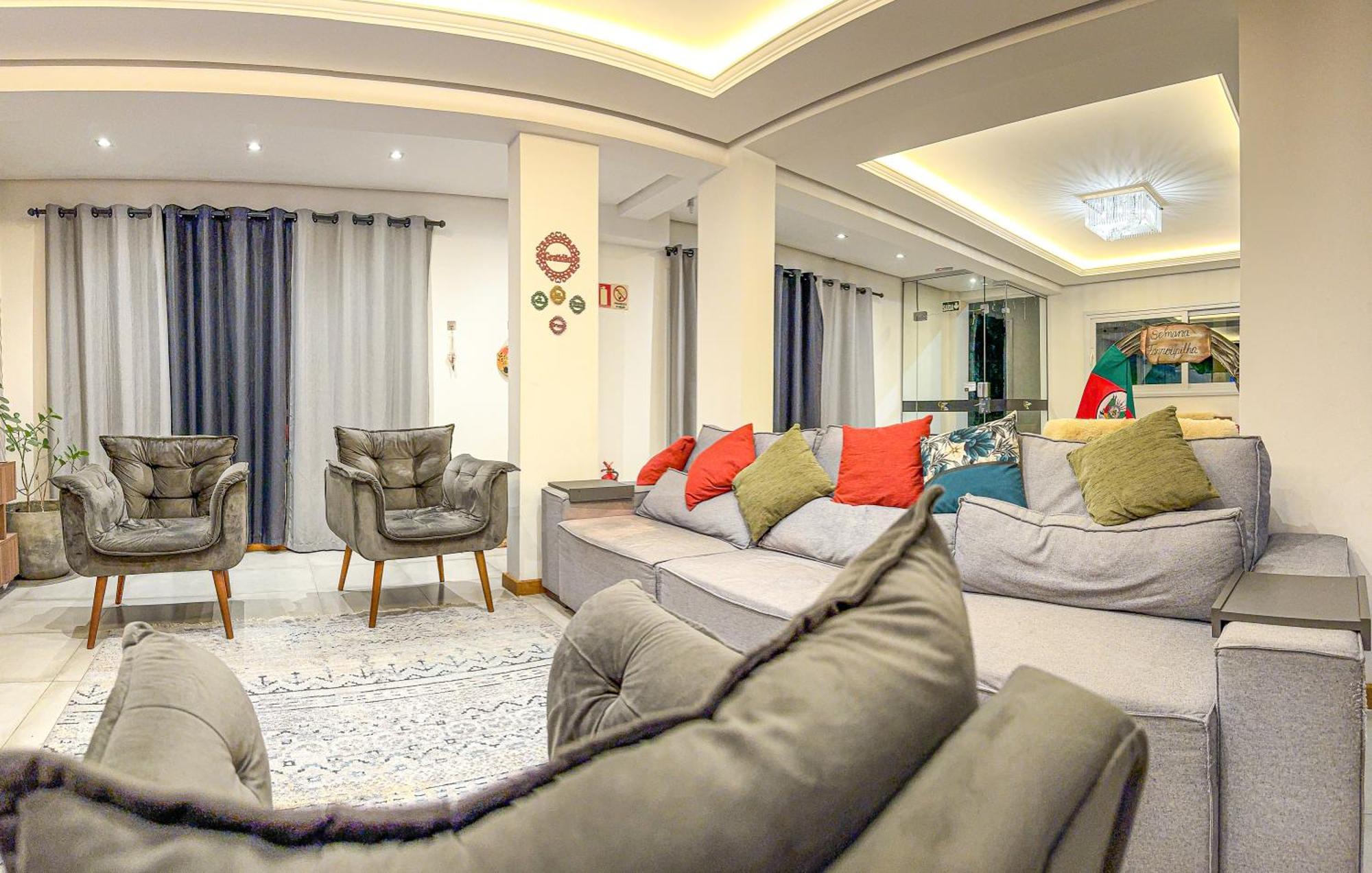 Hotel Golden Hills Canela Bagian luar foto