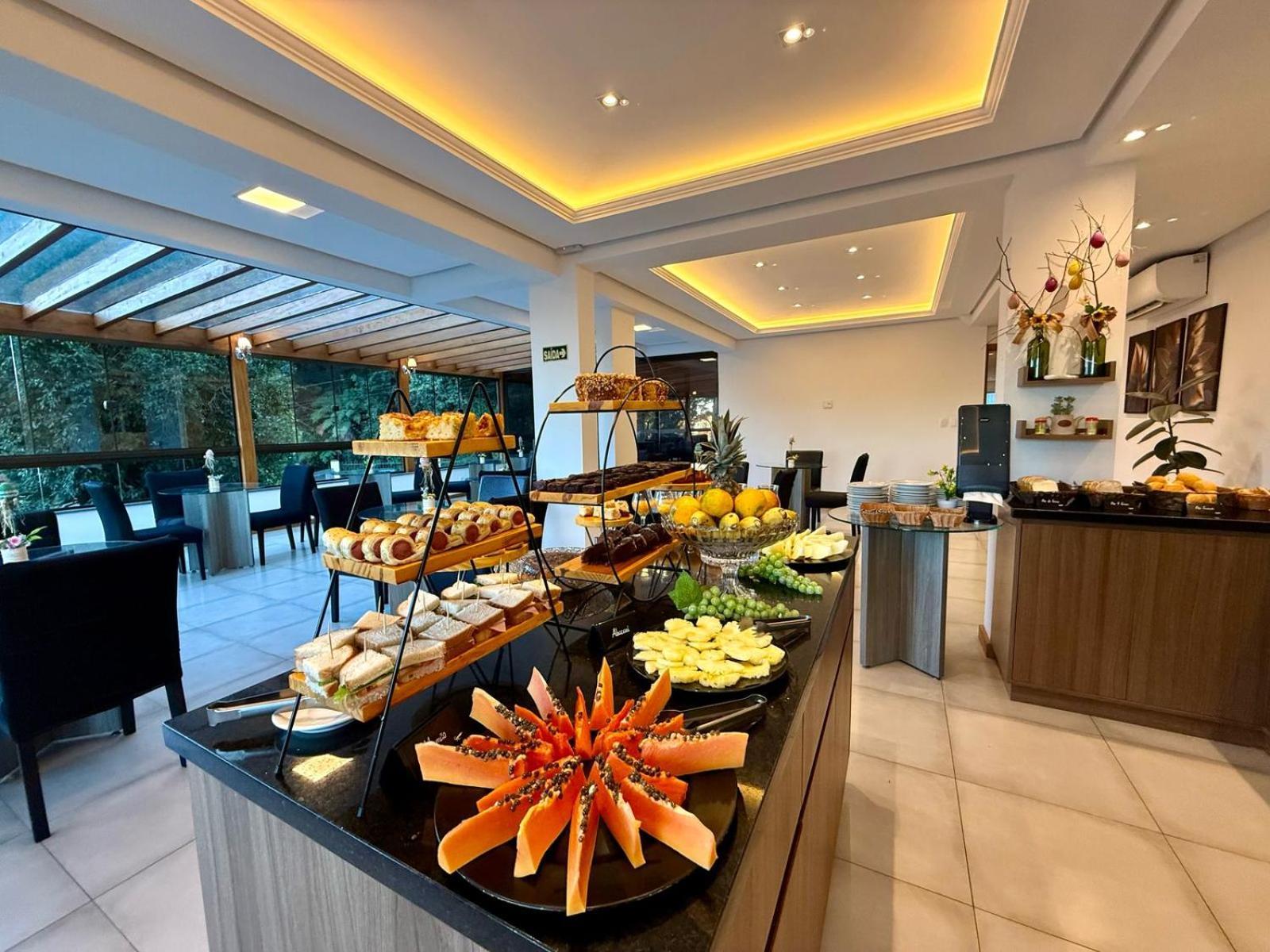 Hotel Golden Hills Canela Bagian luar foto