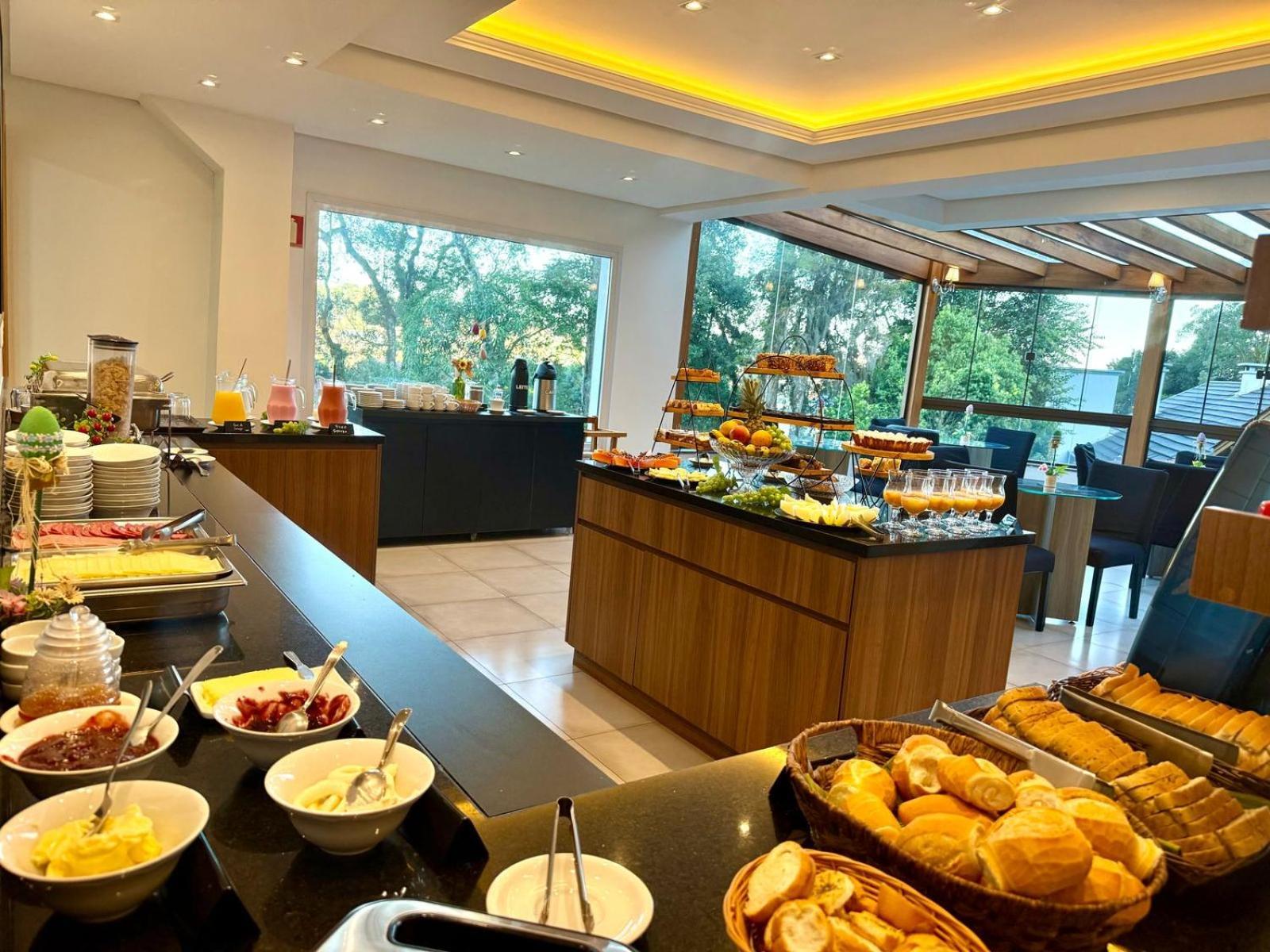 Hotel Golden Hills Canela Bagian luar foto
